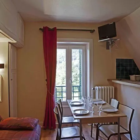 Hotel apartamentowy Residence Des Bains*** Vic-sur-Cère